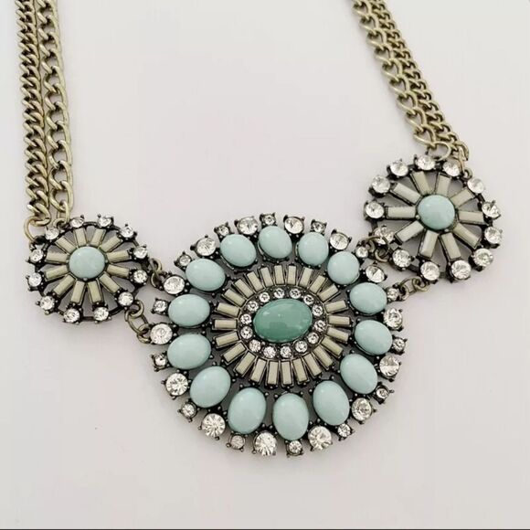 J.CREW ANTIQUE GOLD TONE GREEN CUT CRYSTAL 21"-24" NECKLACE NWOT - Picture 2 of 3